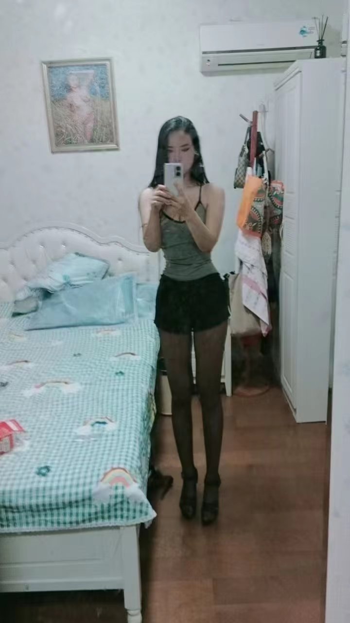 身材高挑性感的御姐