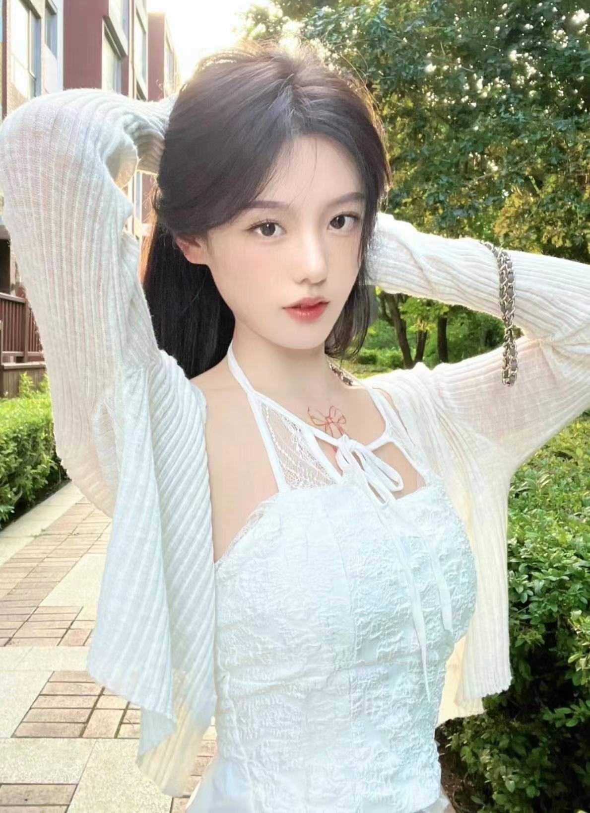 眉眼之间，很是温柔