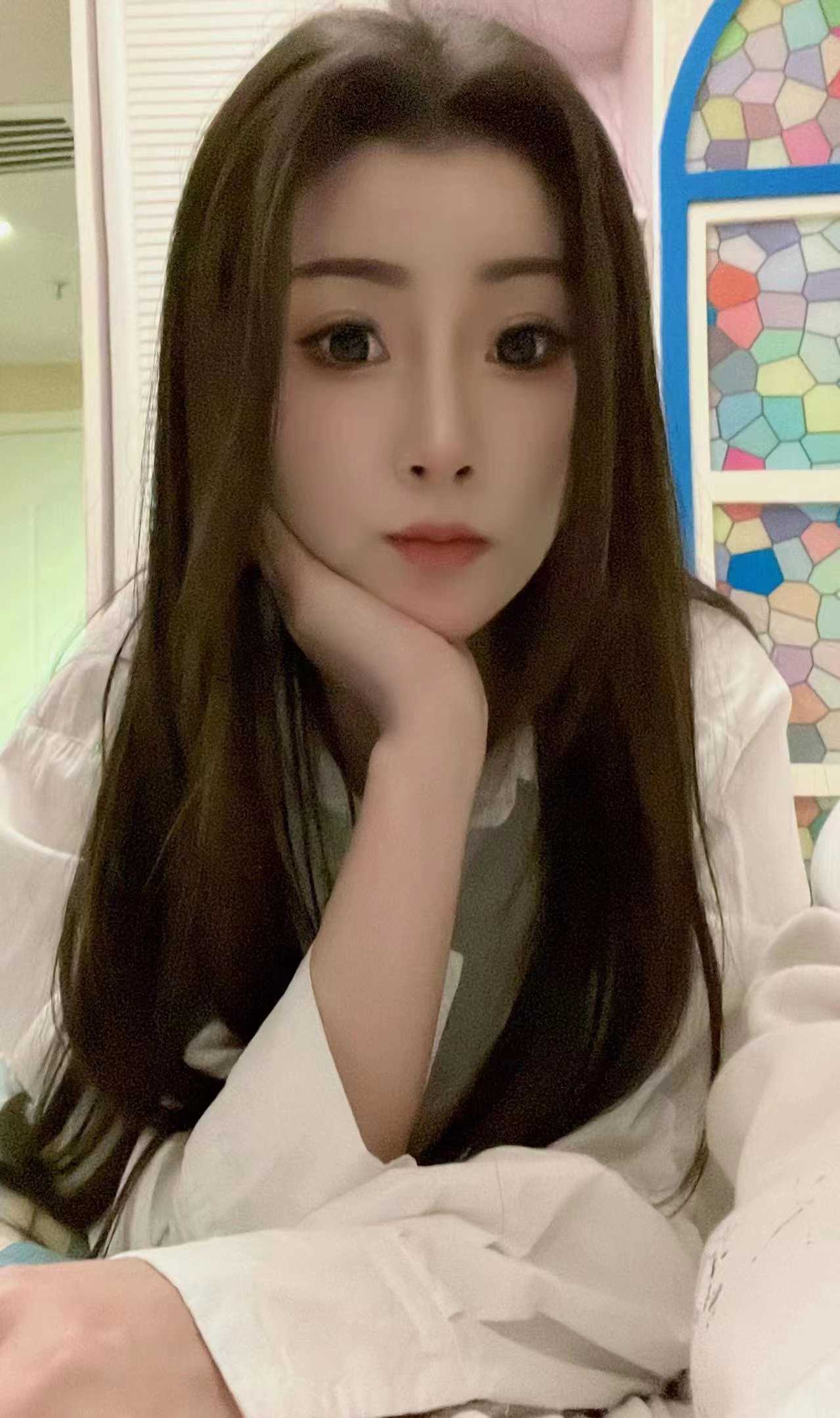 胸大臀翘身材迷人