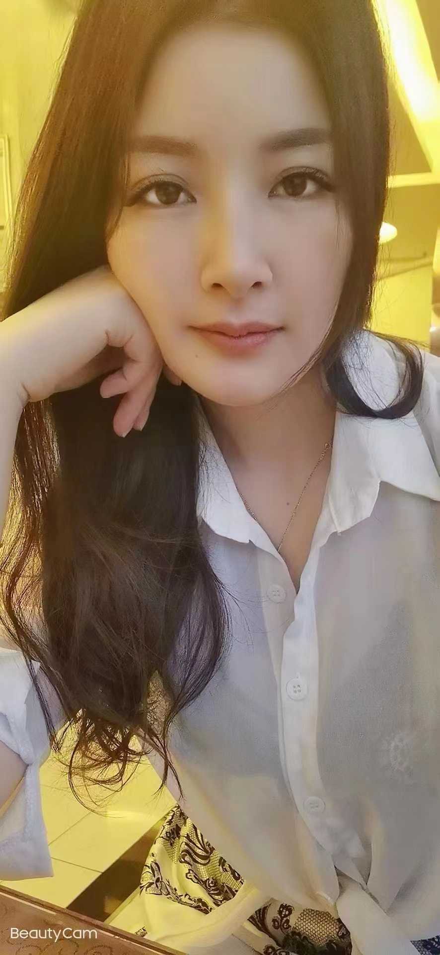 颜值高有气质，胸大b紧