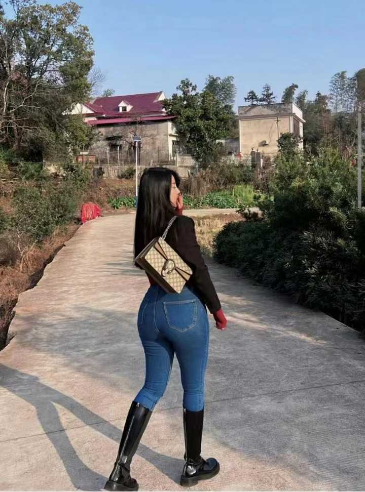 大胸大屁股，想一直疯狂输出她