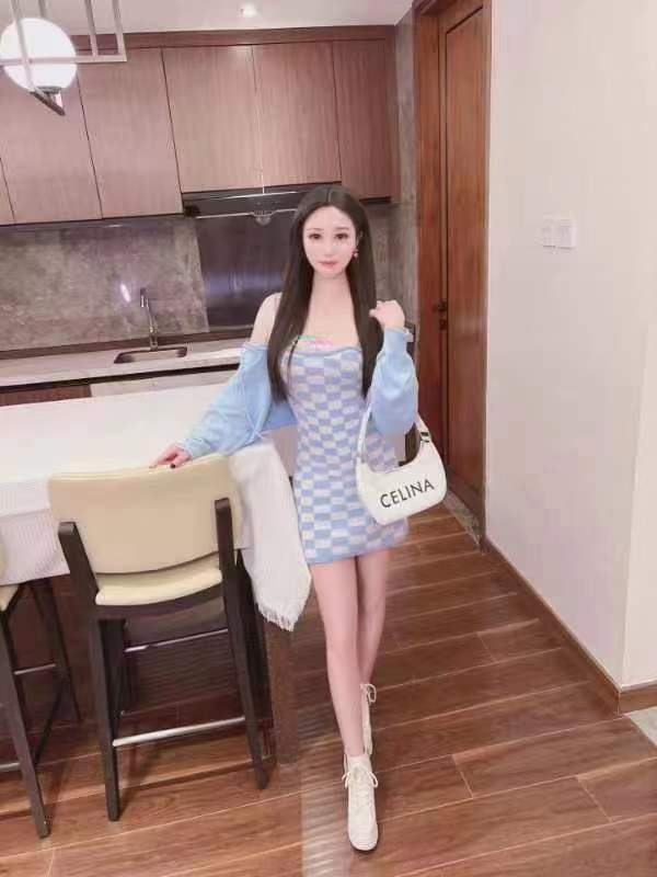 胸大屁股翘，服务一流