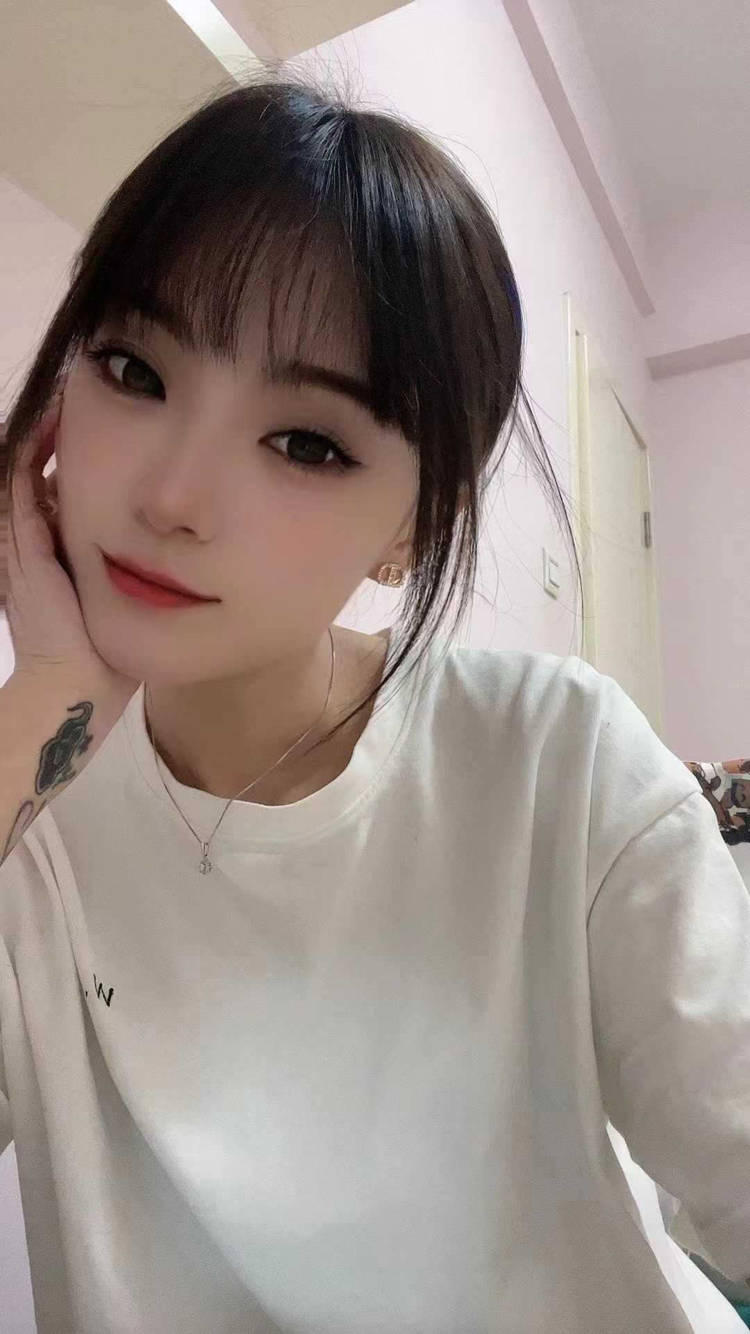 推荐她的 深~hou，很容易被吹爆