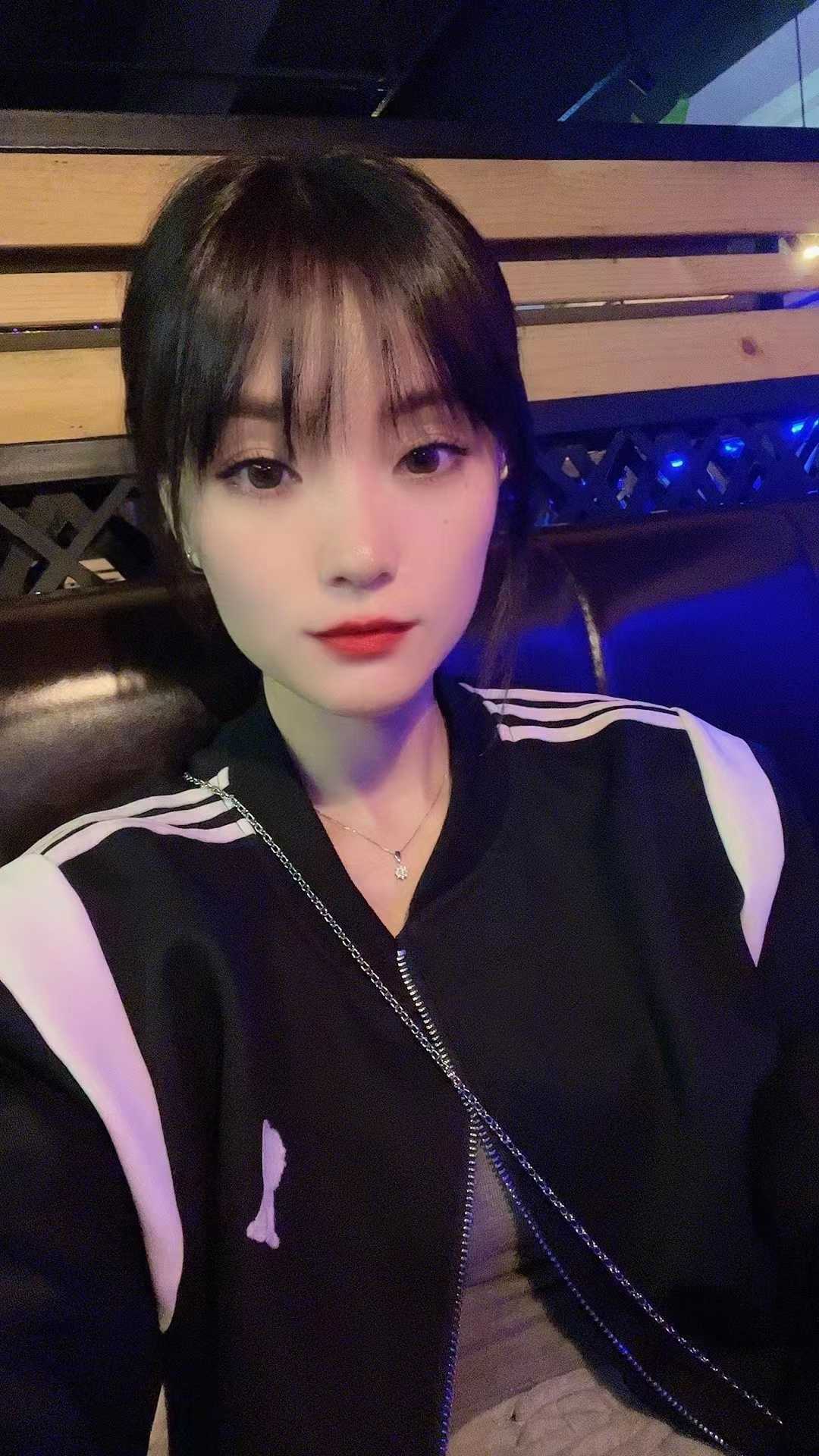 推荐她的 深~hou，很容易被吹爆