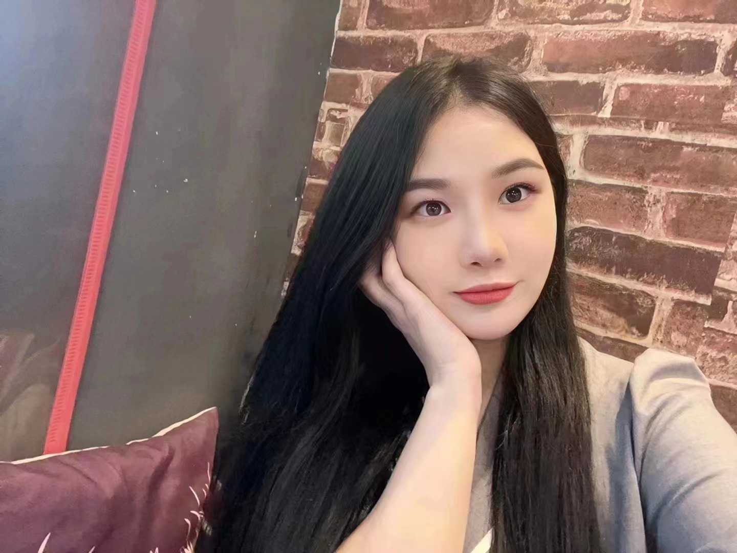 颜值超正的大波浪美女