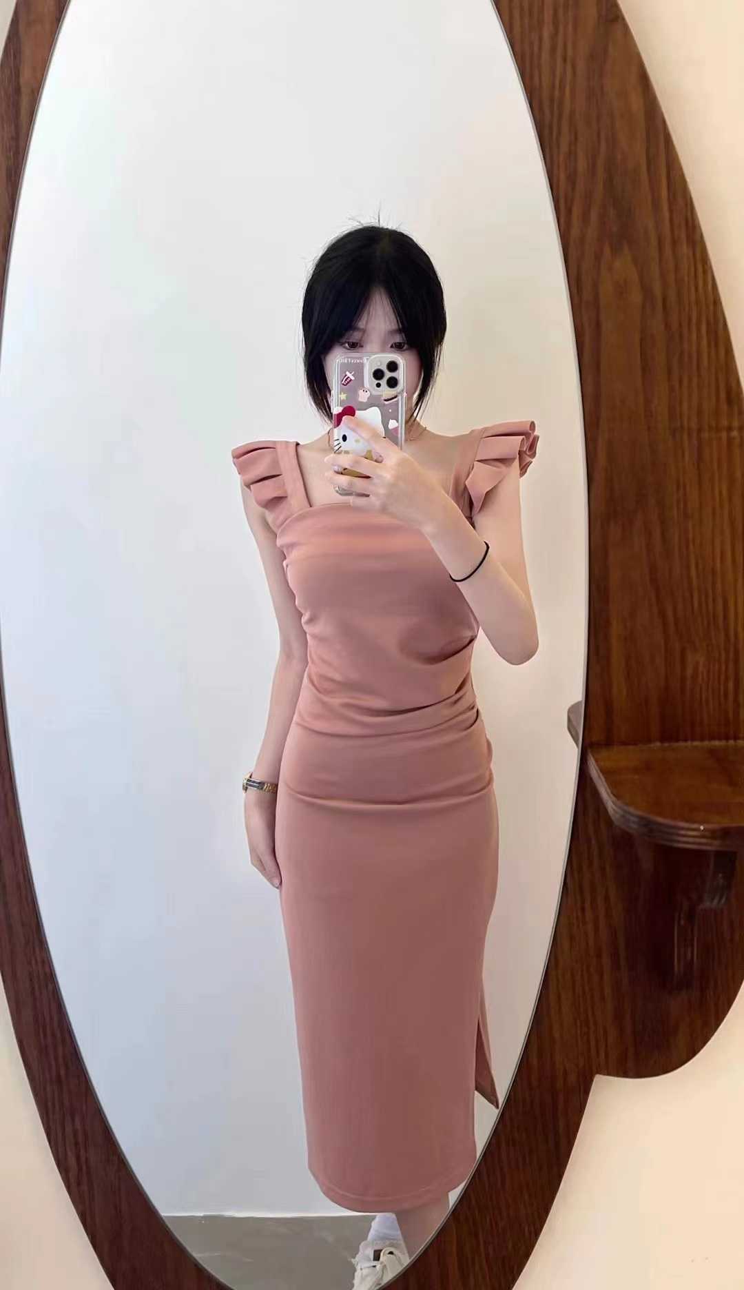 苗条身材，很有气质