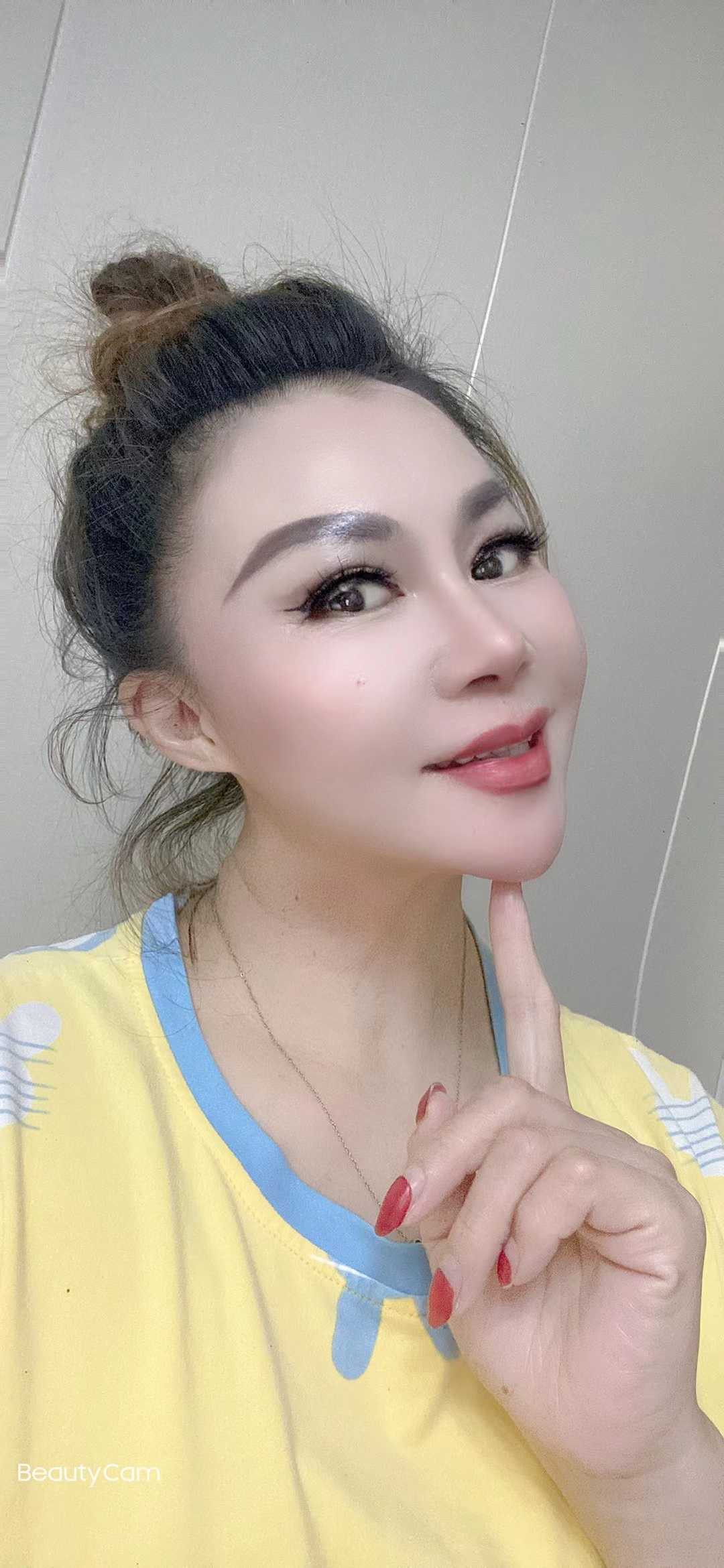 风韵少妇，胸很大