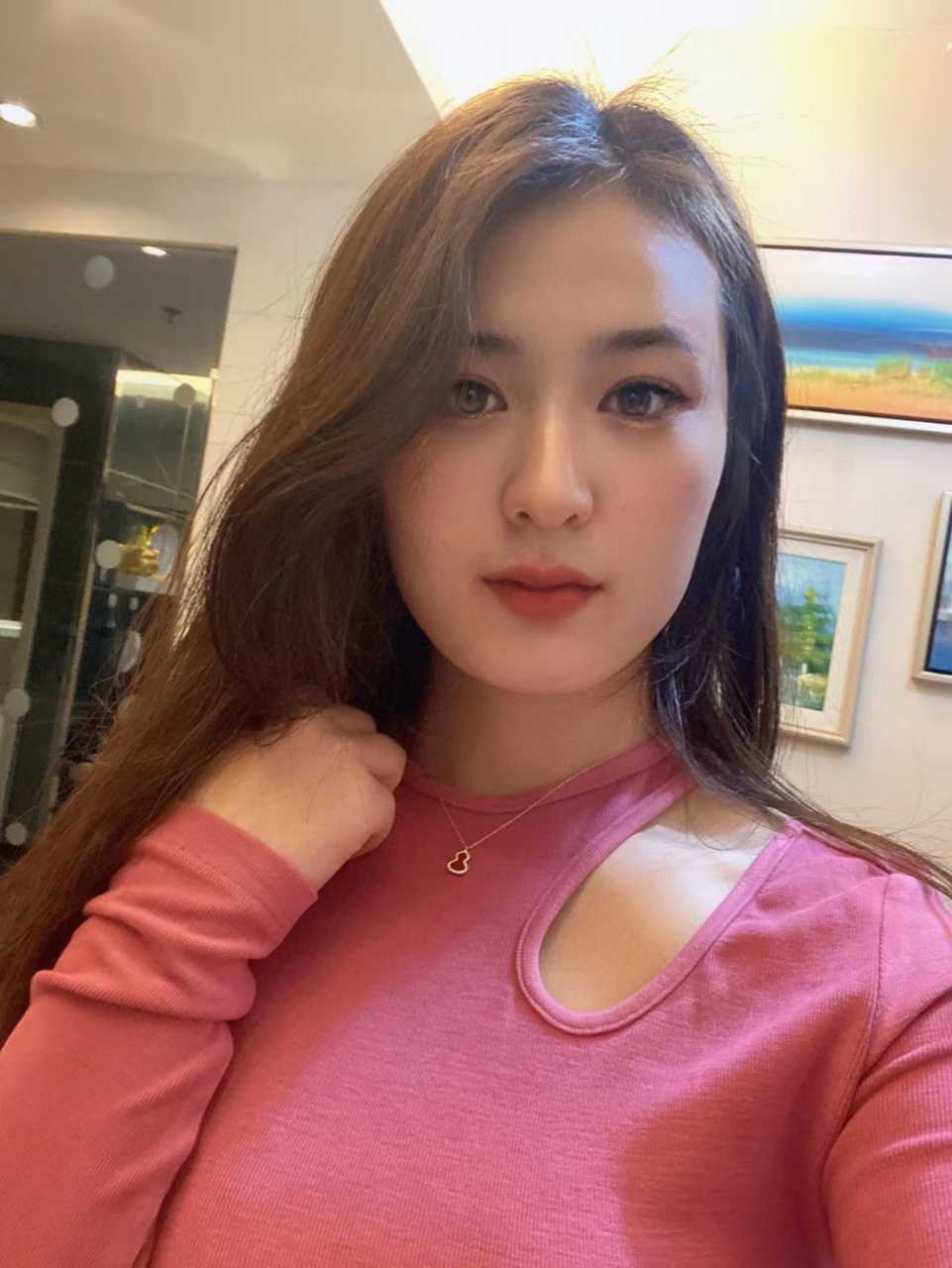 兼职妹妹，胸大臀翘