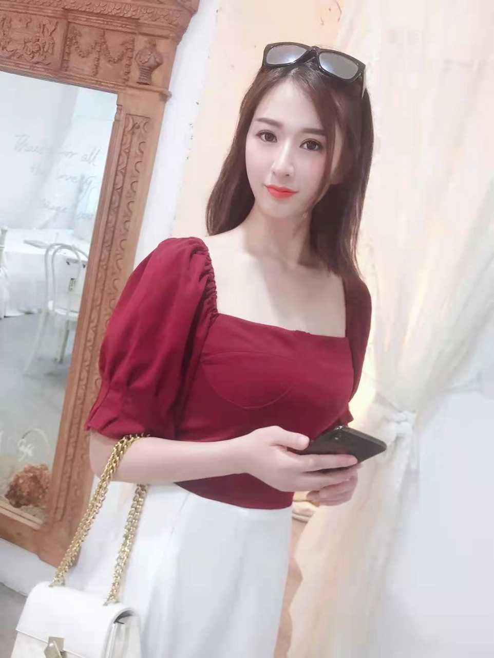 兼职妹妹，胸大臀翘