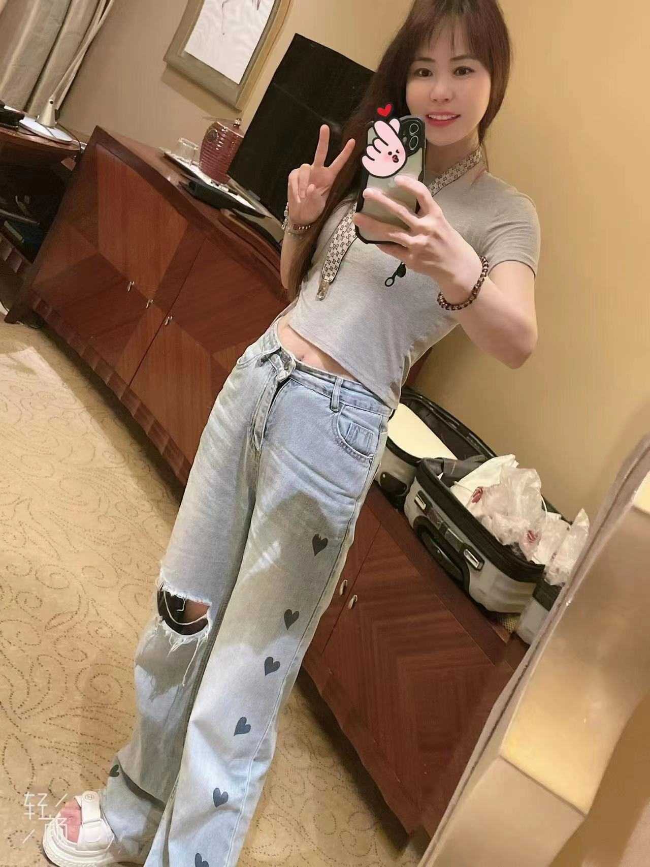 可以玩制服，小b有点小紧