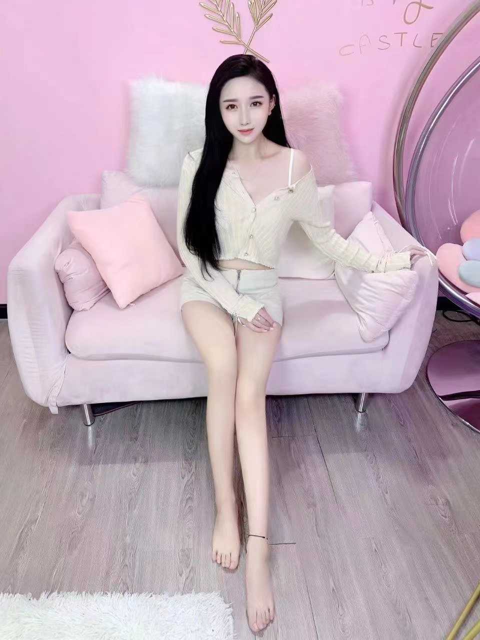 服务很好很听话，胸真的大