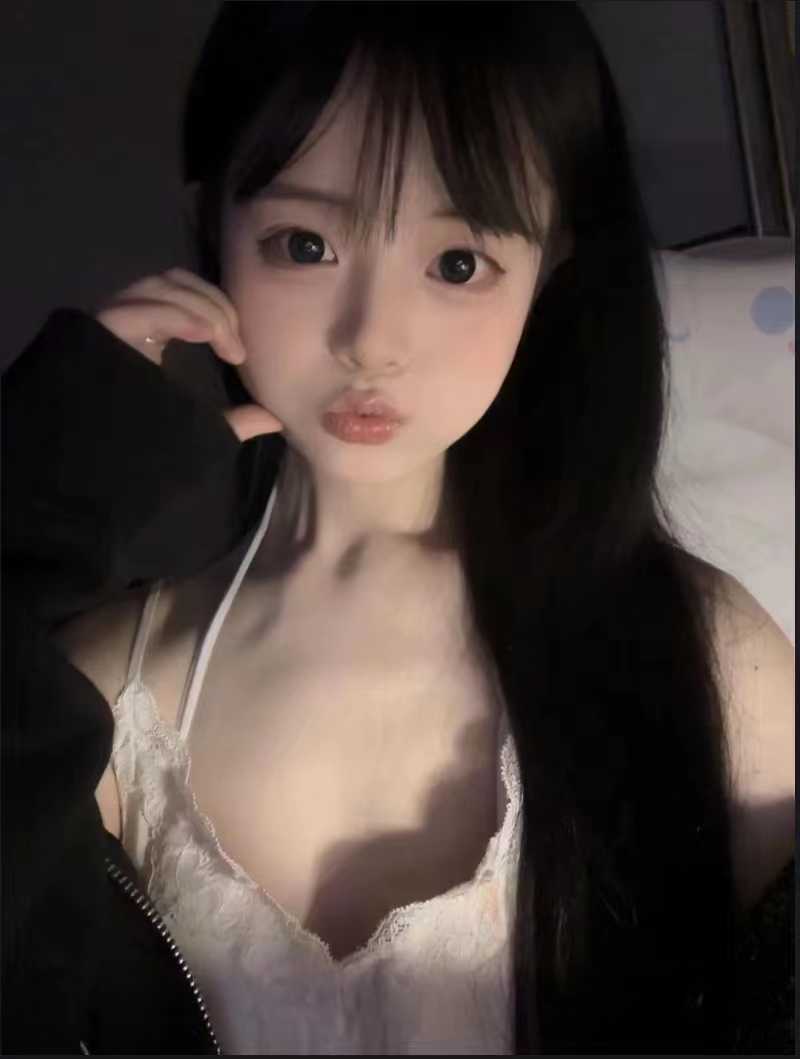 姿势啥的也挺配合，奶子也挺大