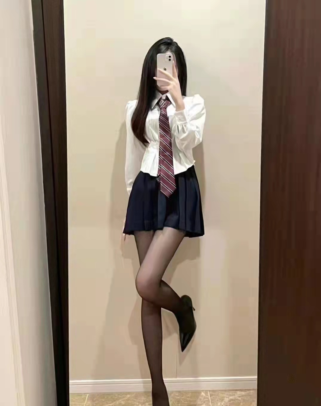 珠海至尊全裸kb会所