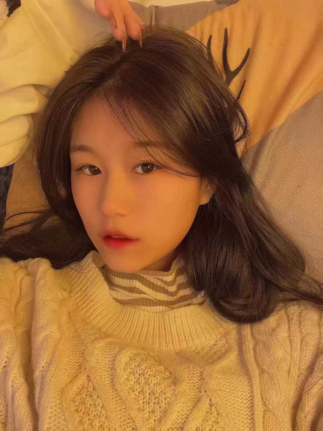 紧致苗条小嫩妹