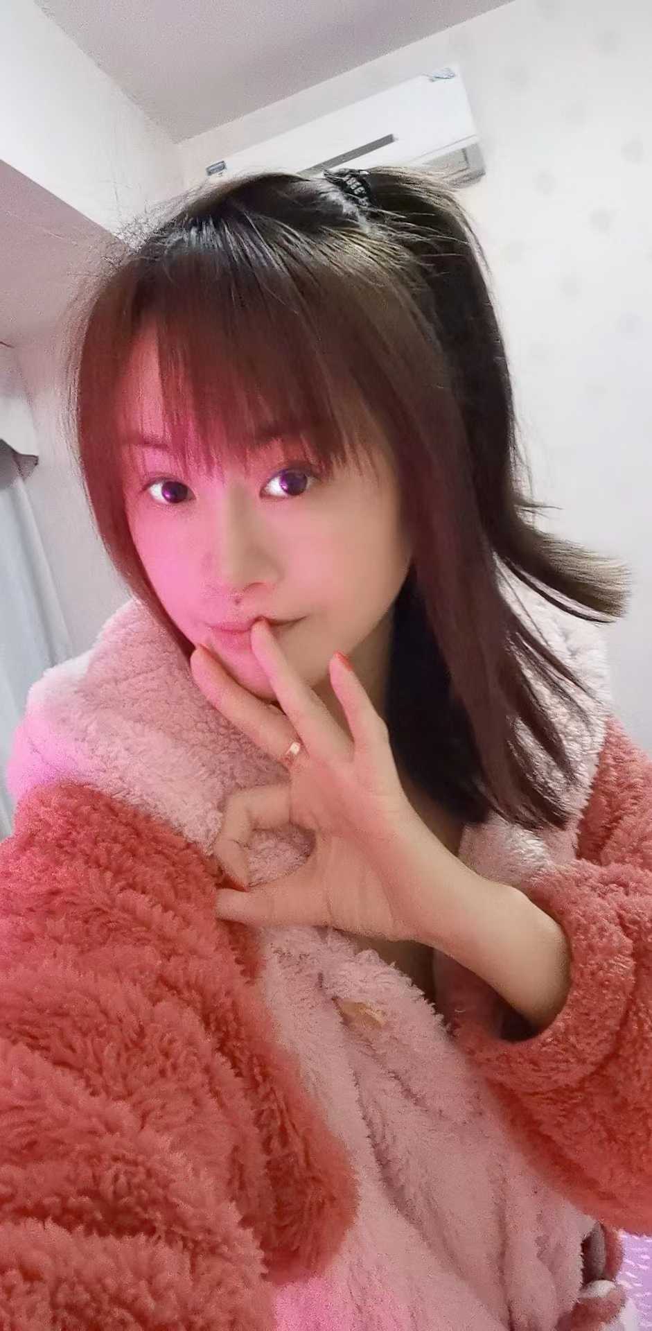 屁股翘，干起来超级爽，很带劲