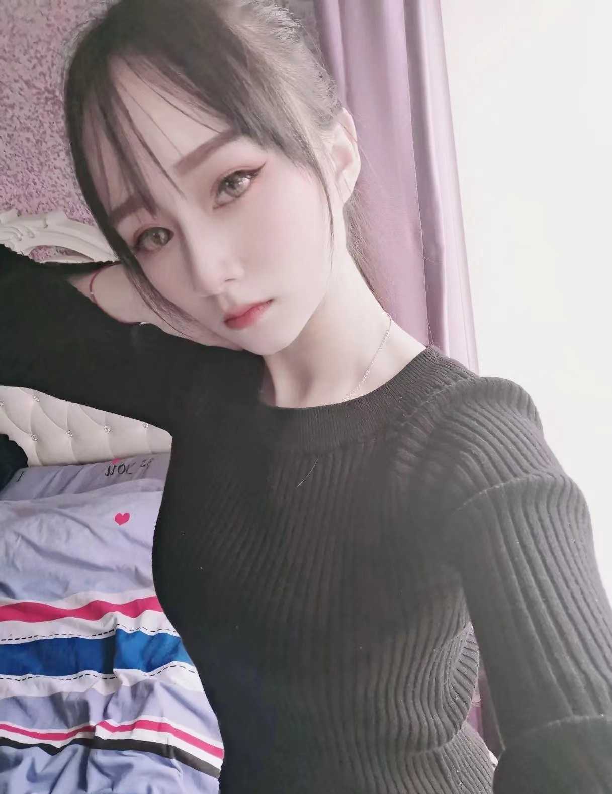 年轻漂亮妹子又白