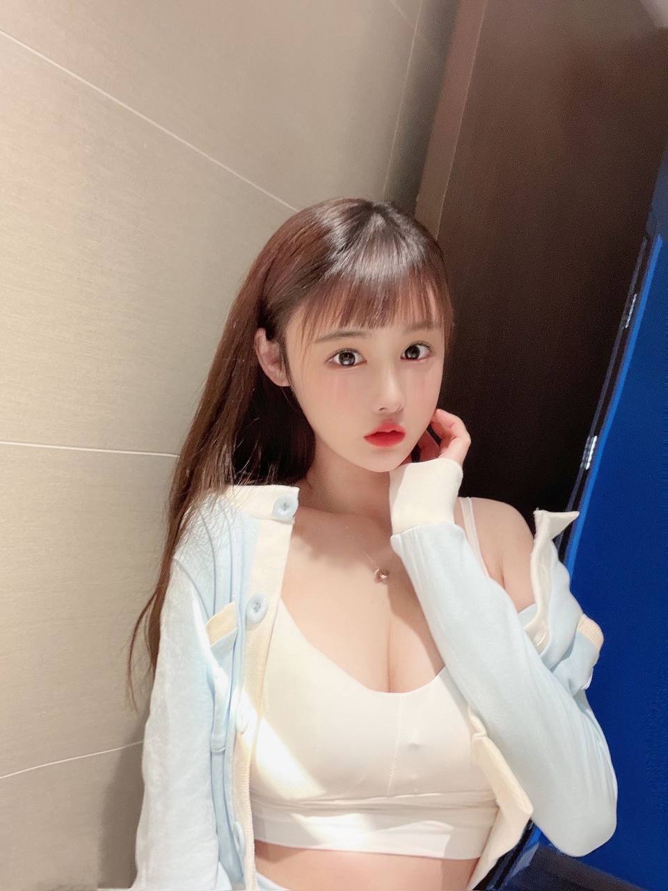 梦梦，00后，巨乳，三点粉