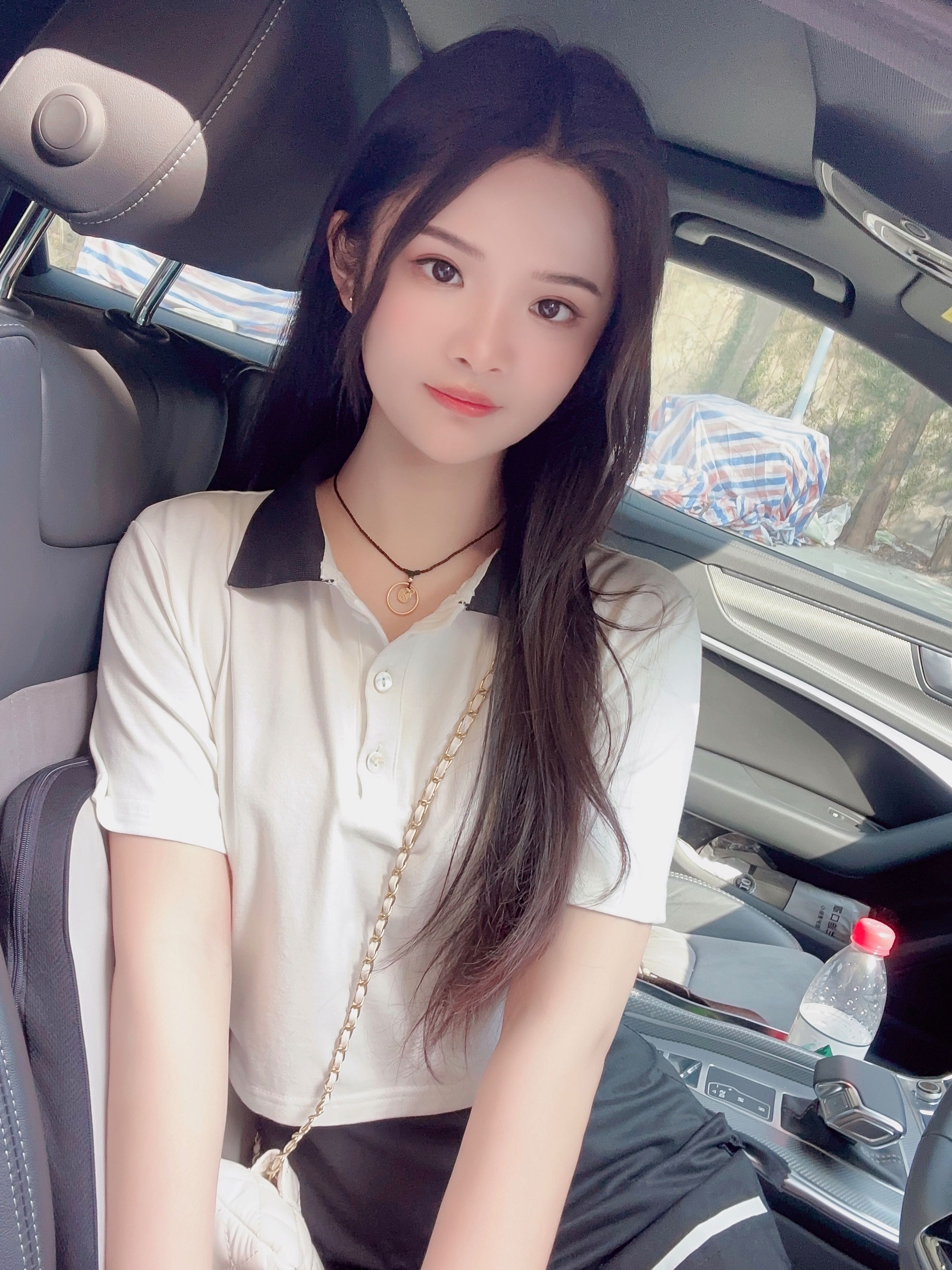 身材娇小，床上很棒的小姐姐