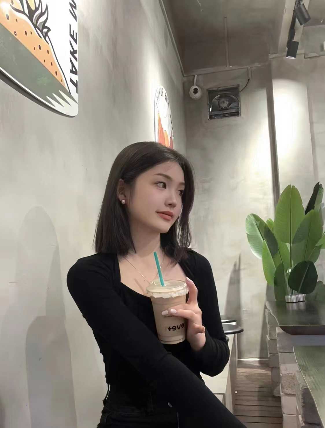 玩得很开 姿势都可以配合