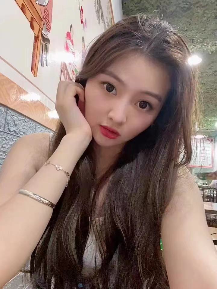 肤白貌美的水蜜桃小姐姐