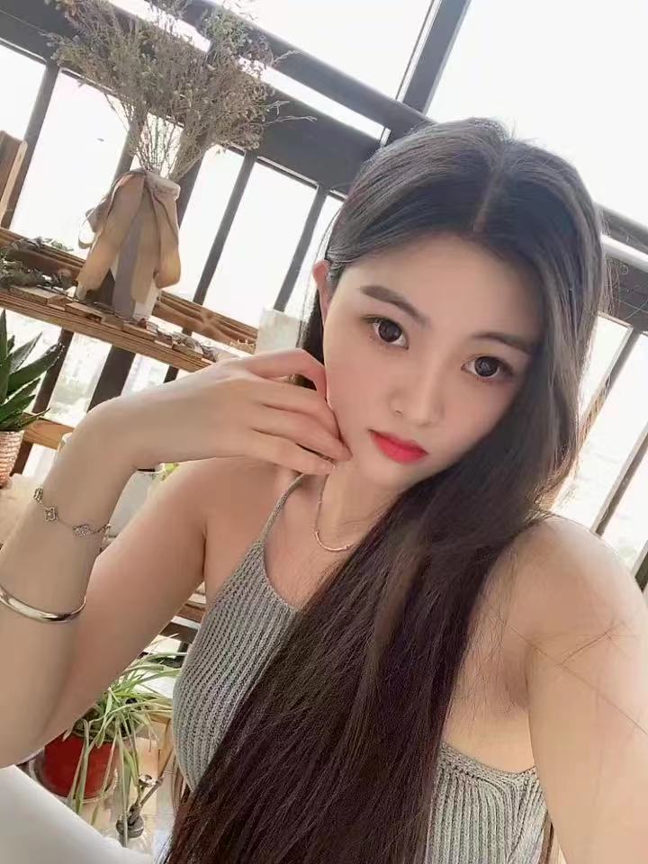 肤白貌美的水蜜桃小姐姐