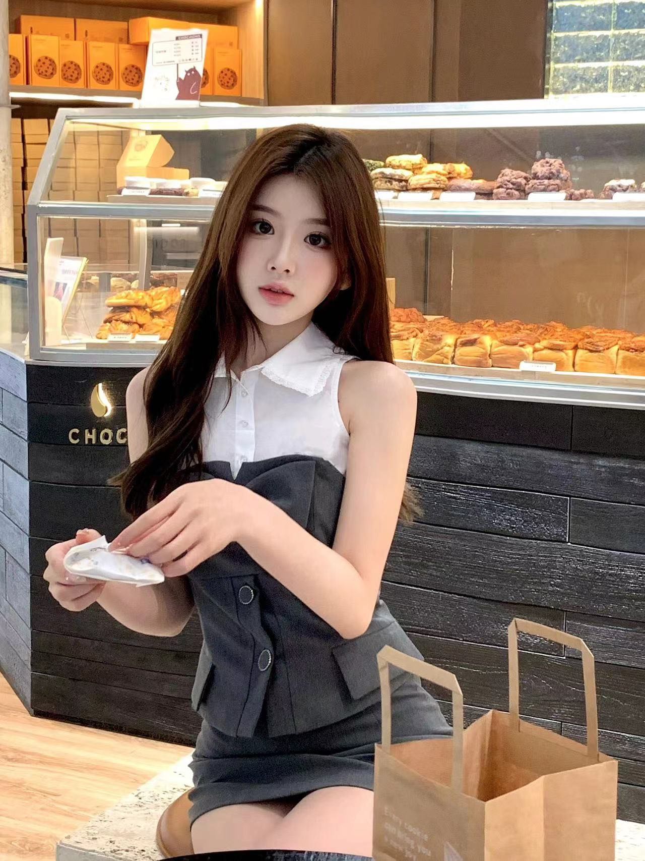 颜值配合姿势都超级棒的小美女