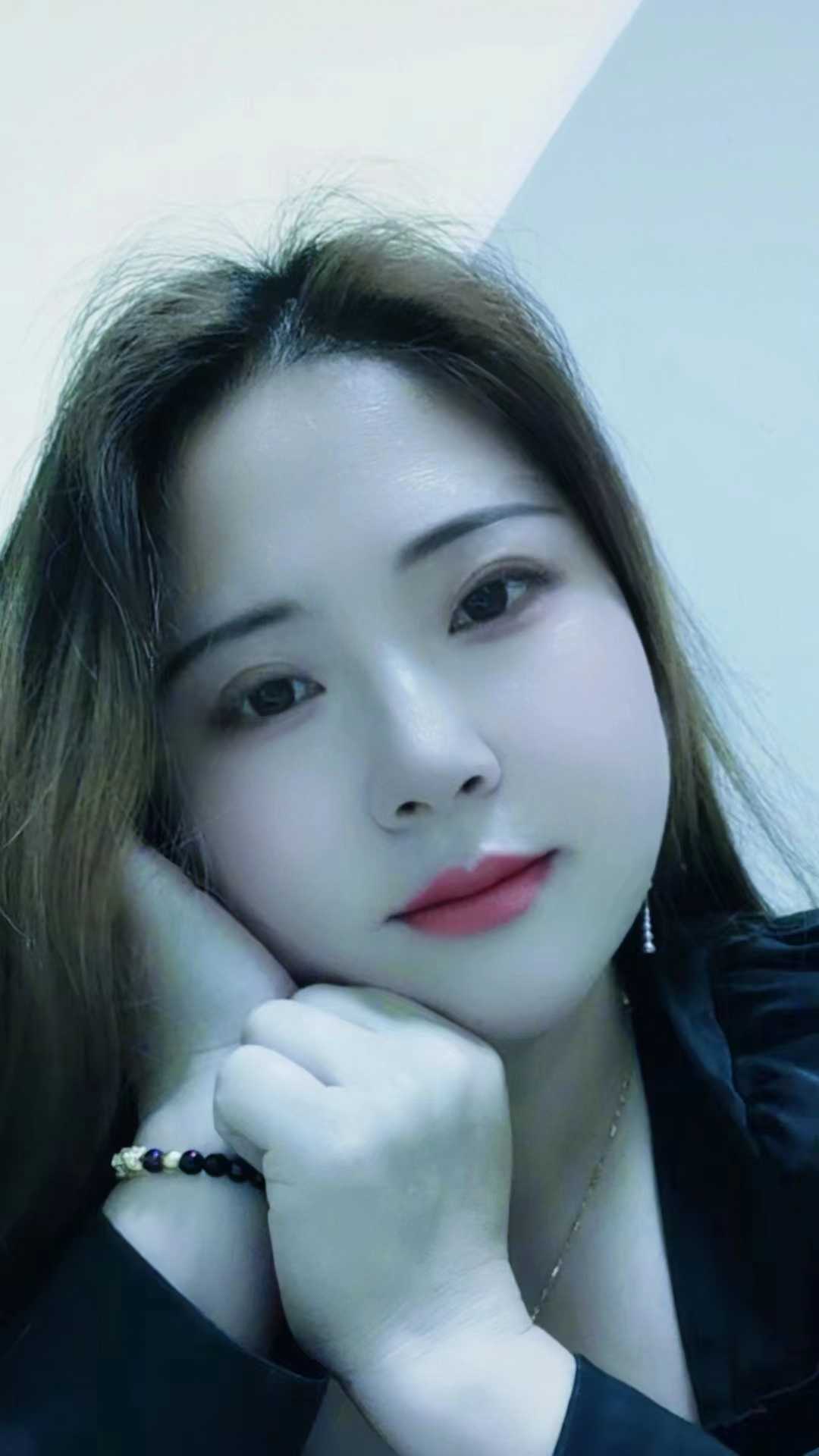 胸大妩媚，主要是sao