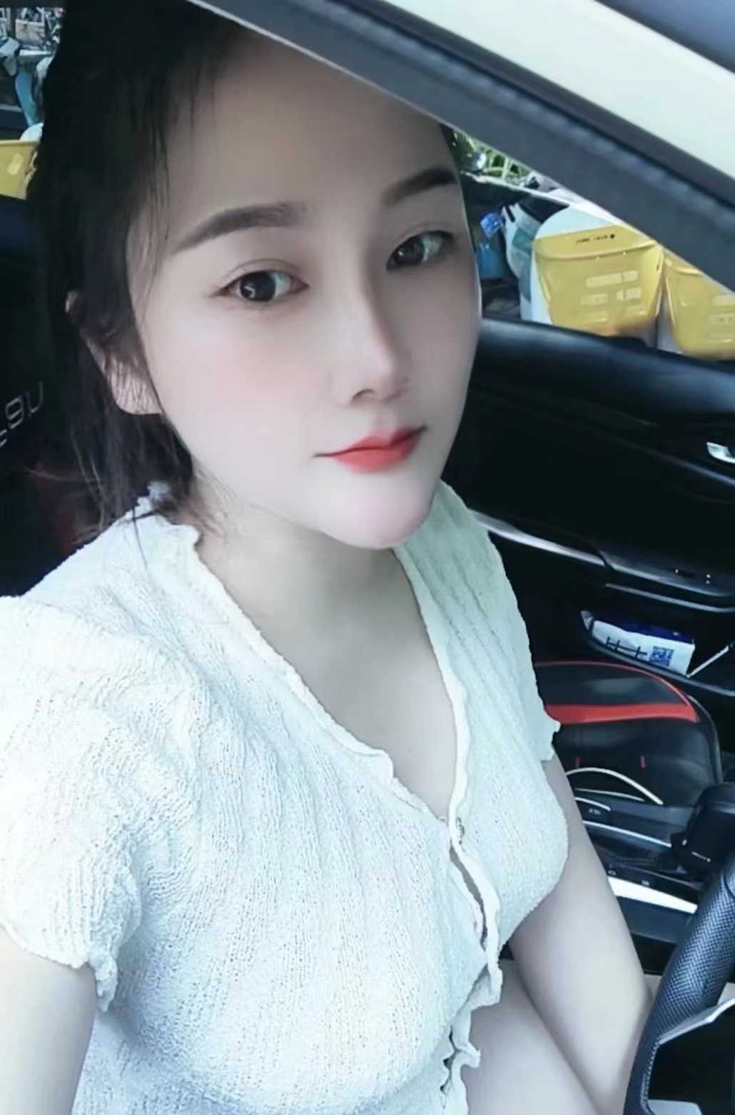 胸大屁股大，让我激动的躁躏了一番