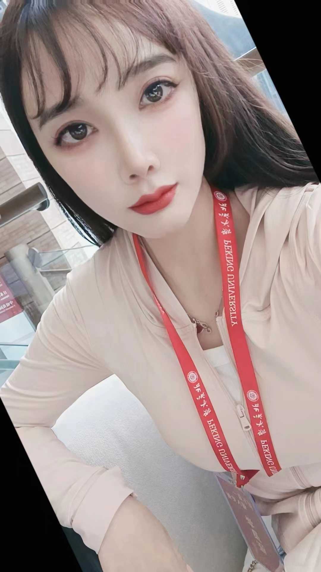 下面紧，淫水还多，很润滑