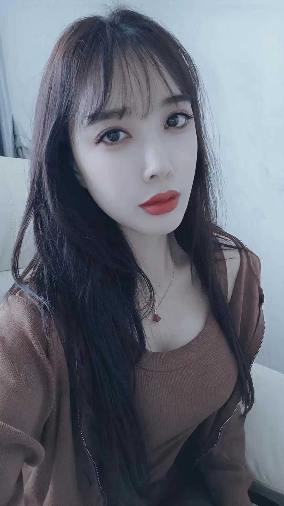 下面紧，淫水还多，很润滑