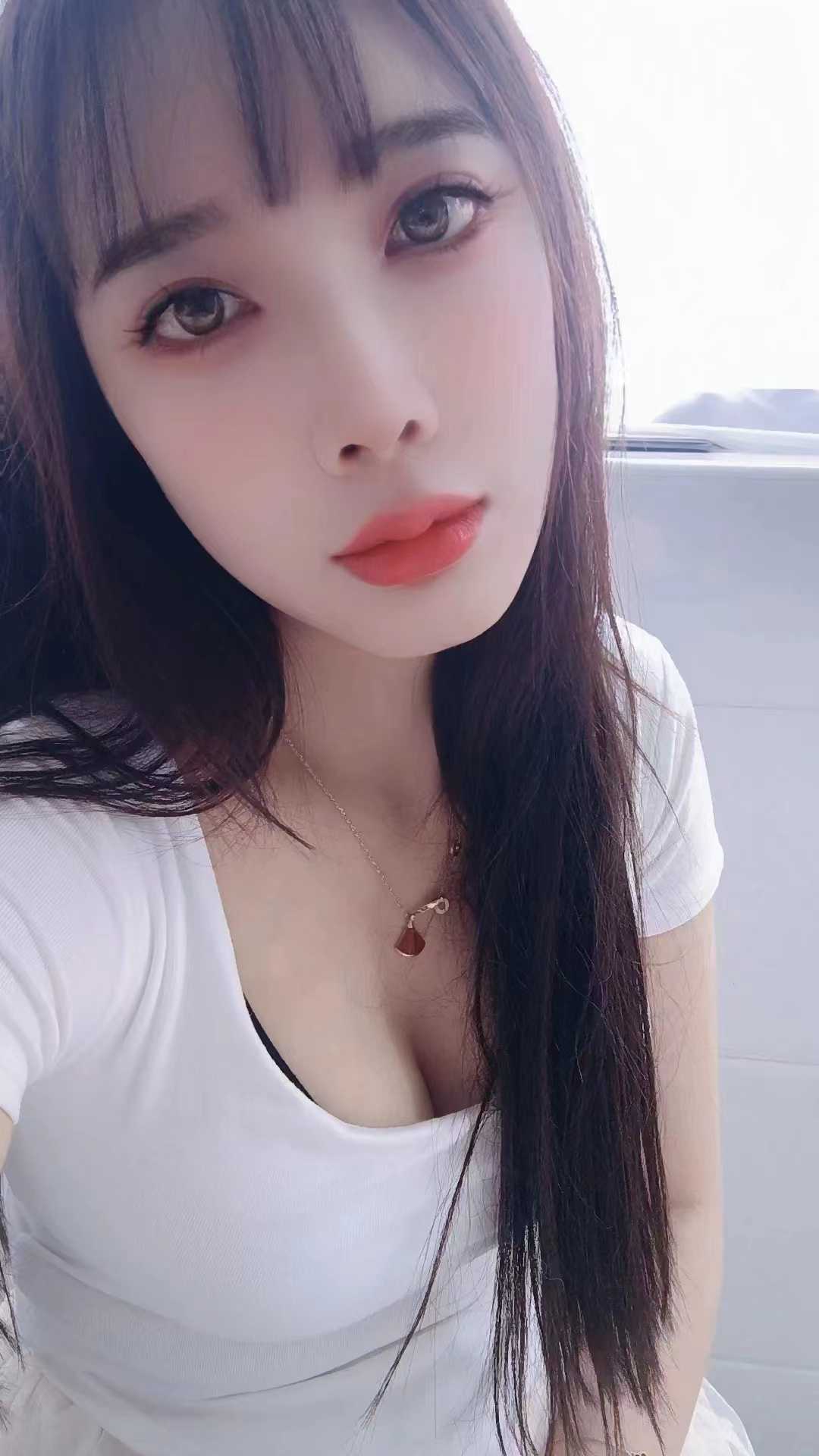 下面紧，淫水还多，很润滑