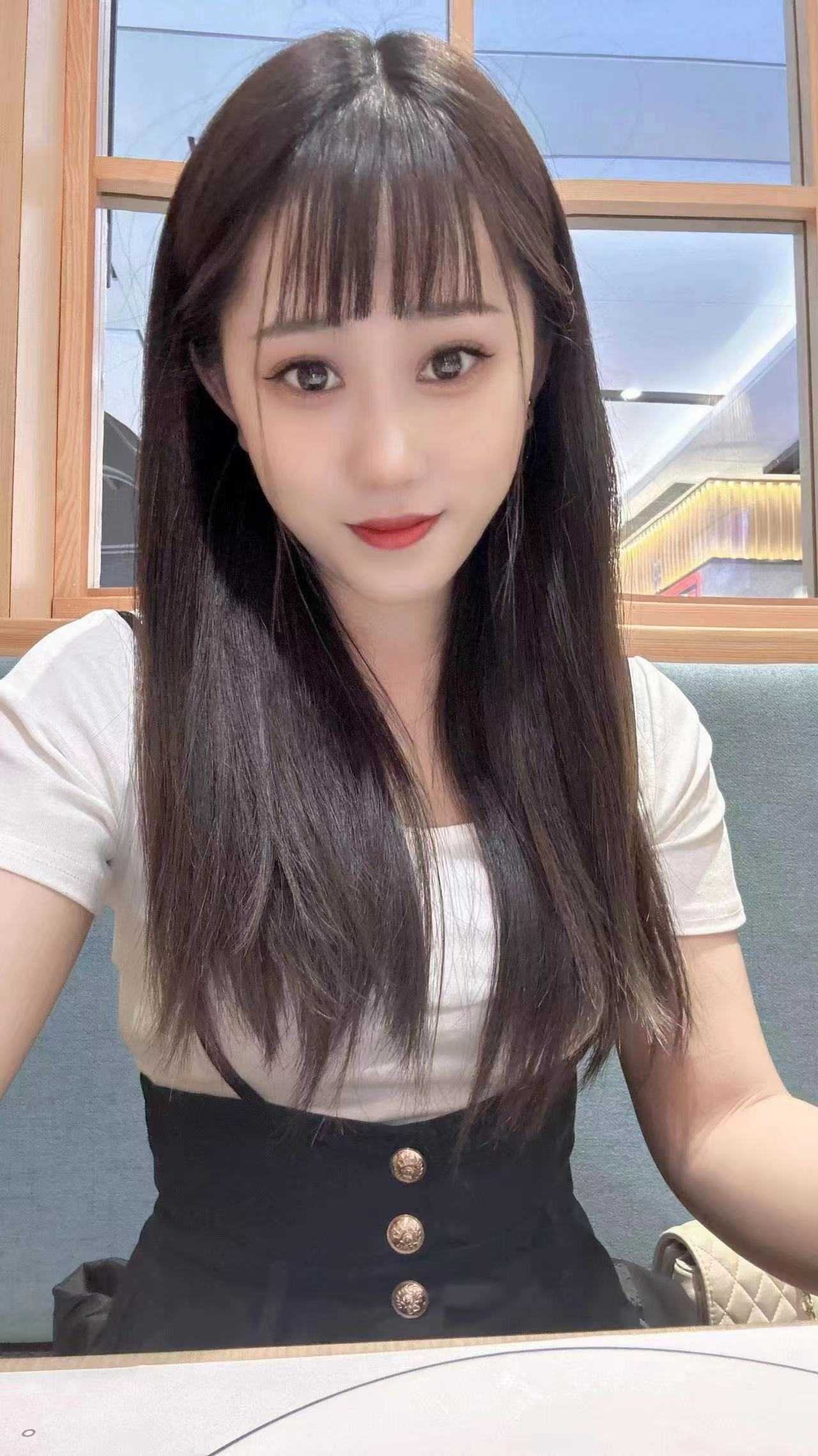 前凸后翘，脸蛋标准精致