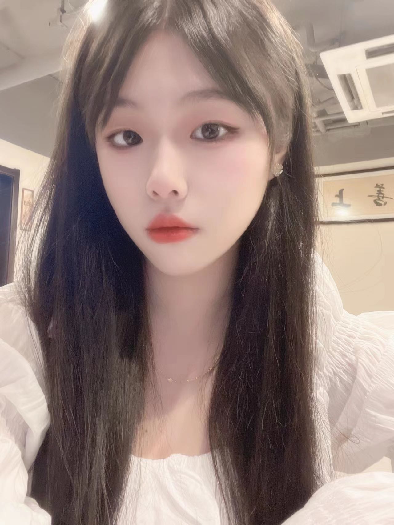 年轻可爱的小妹妹