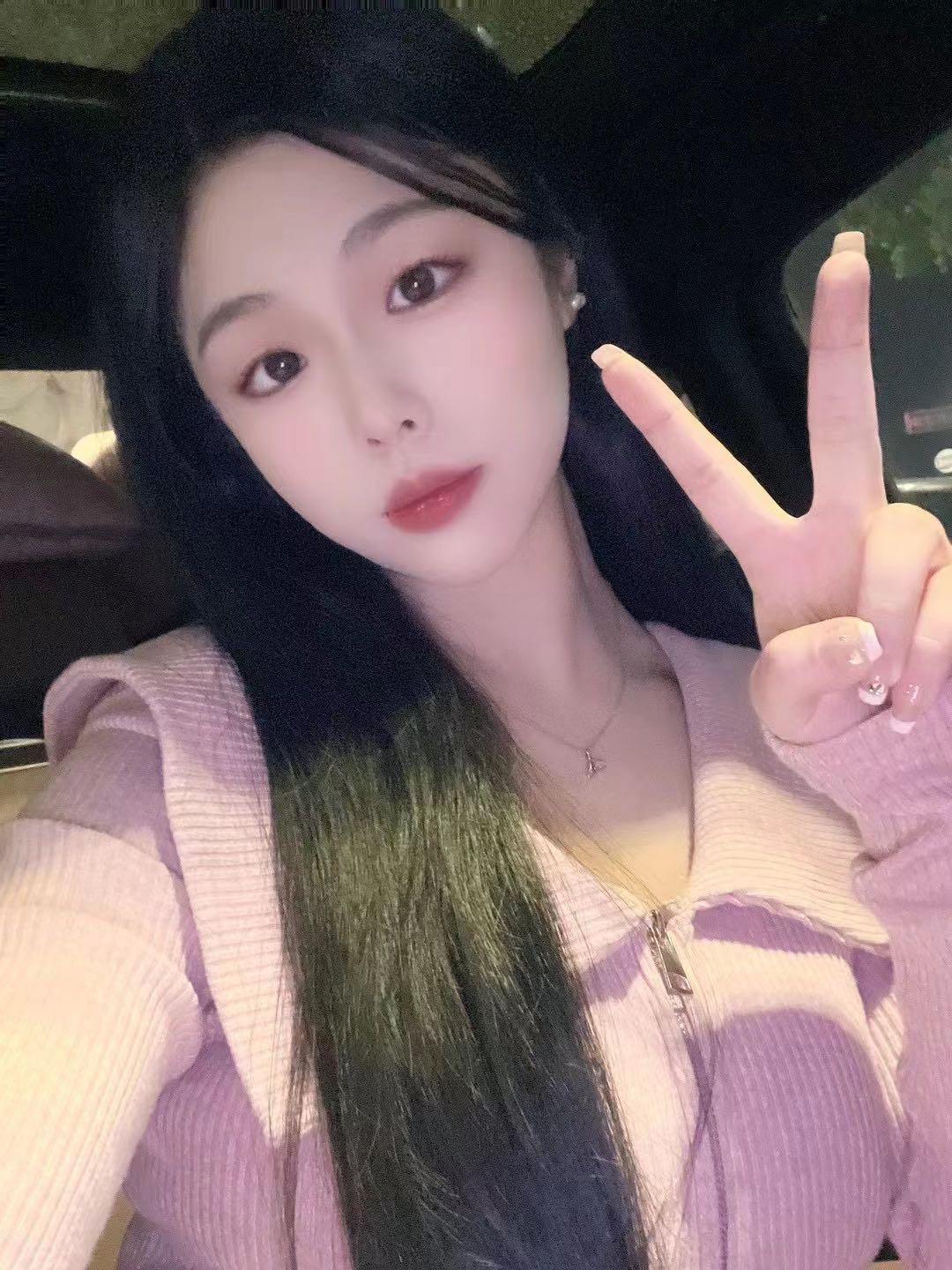 年轻可爱的小妹妹