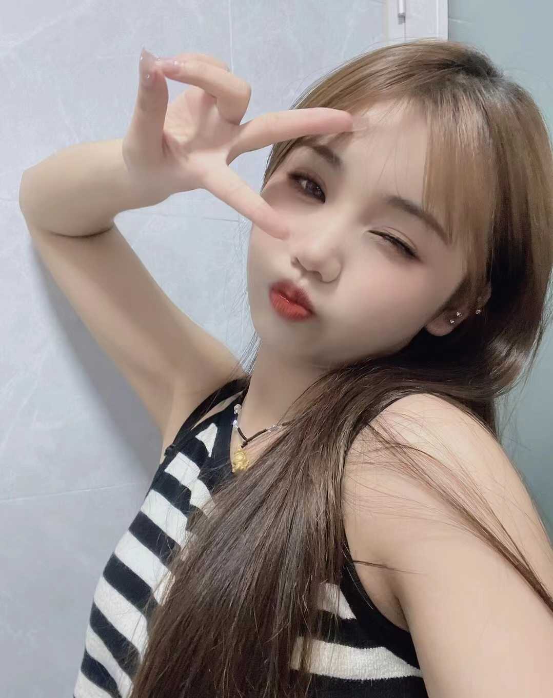 粉嫩紧致的学生妹