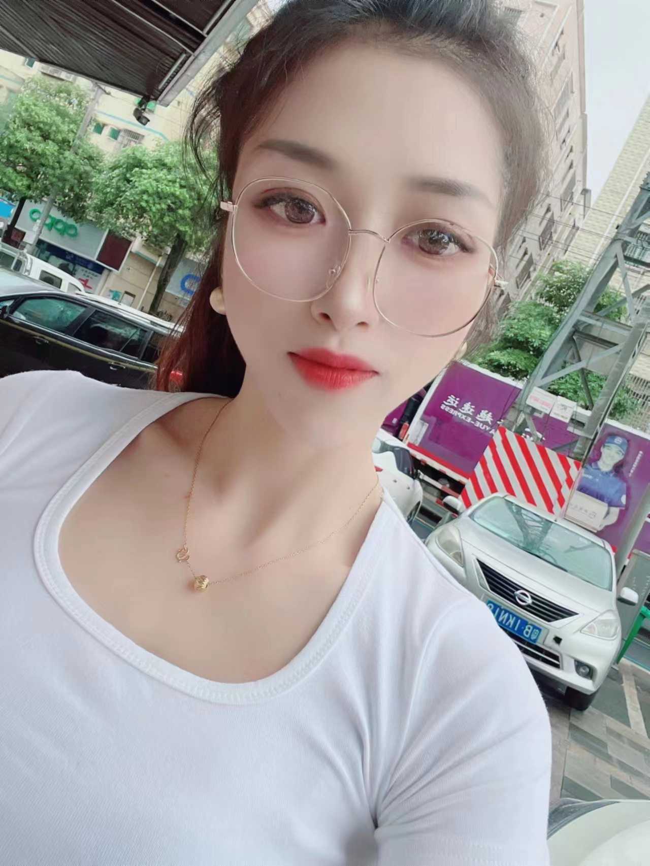 漂亮有气质，很配合