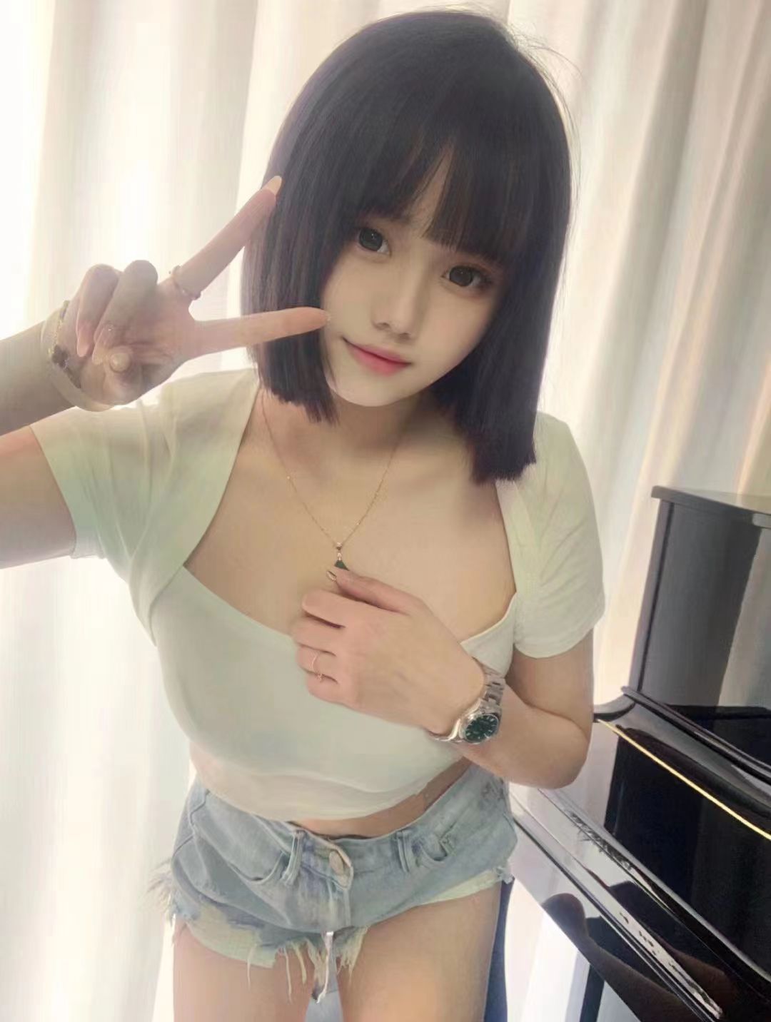 妹妹这身材皮肤绝了