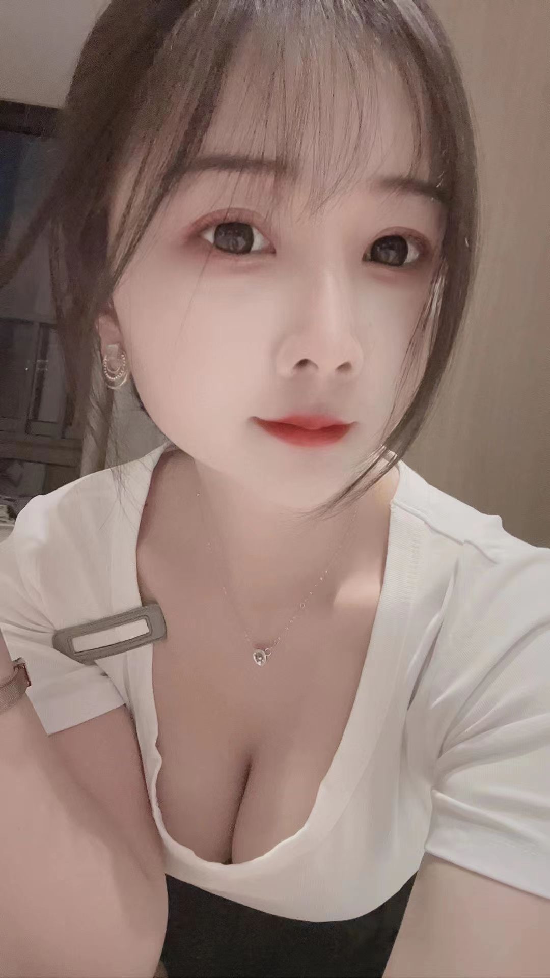 刚刚下海的00后小妹