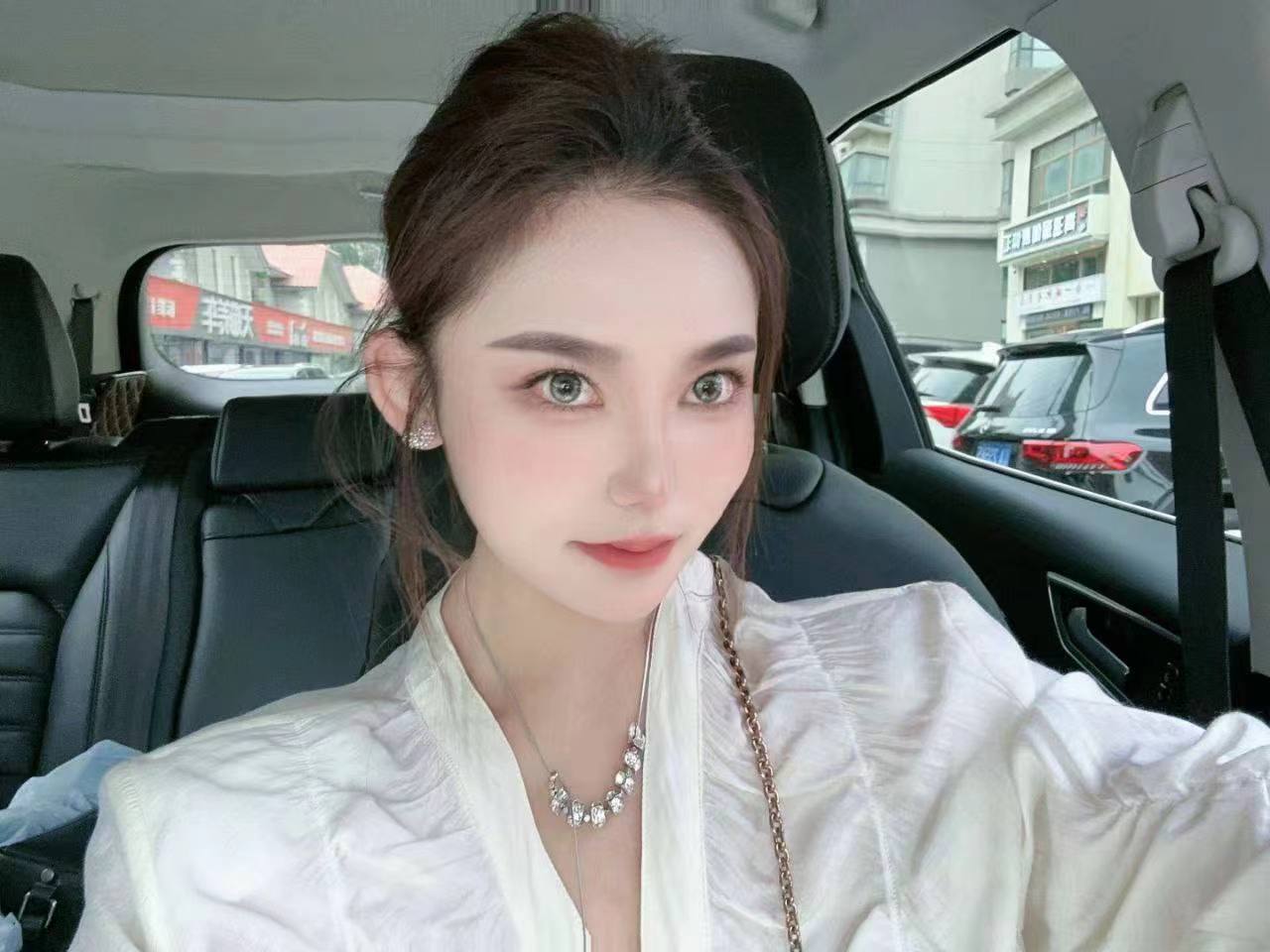 高挑大美女，主动热情