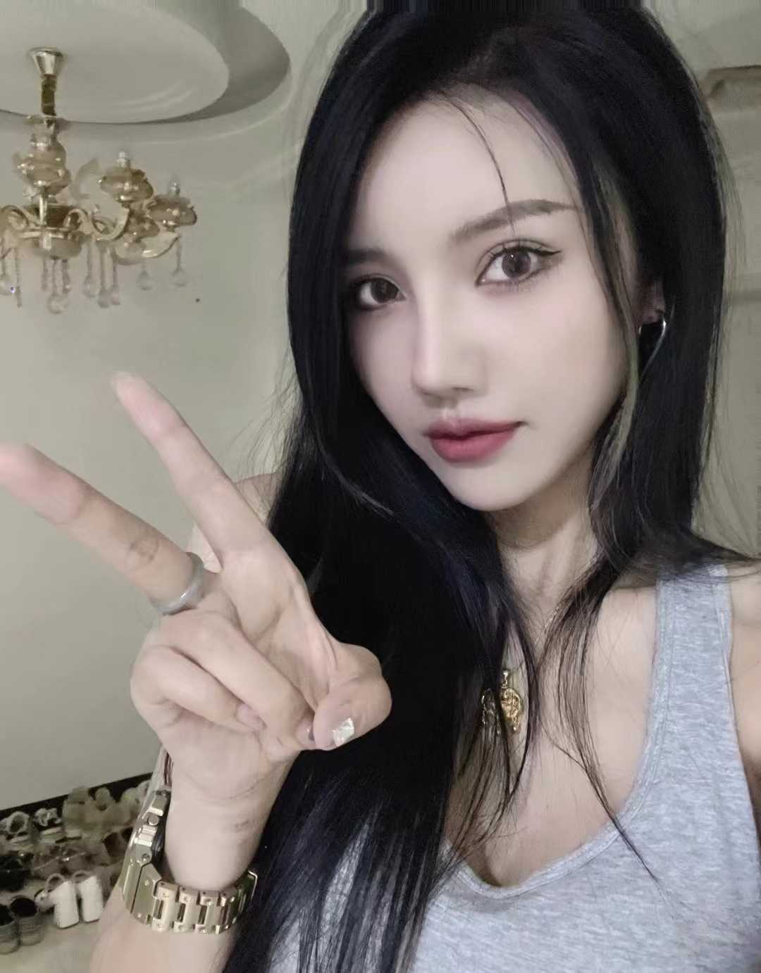 奶子也大，气质也很好