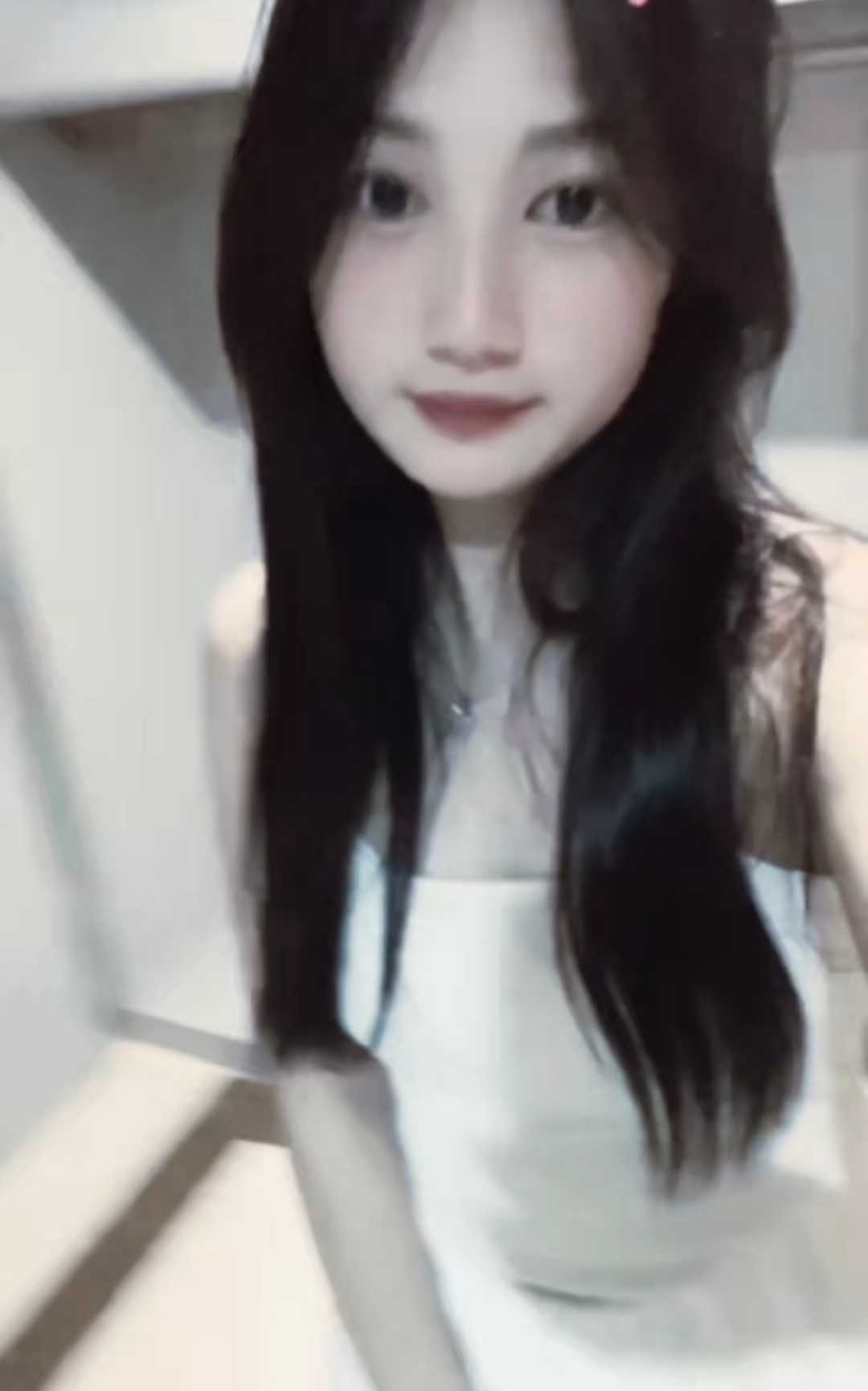 稚嫩学妹破瓜下海