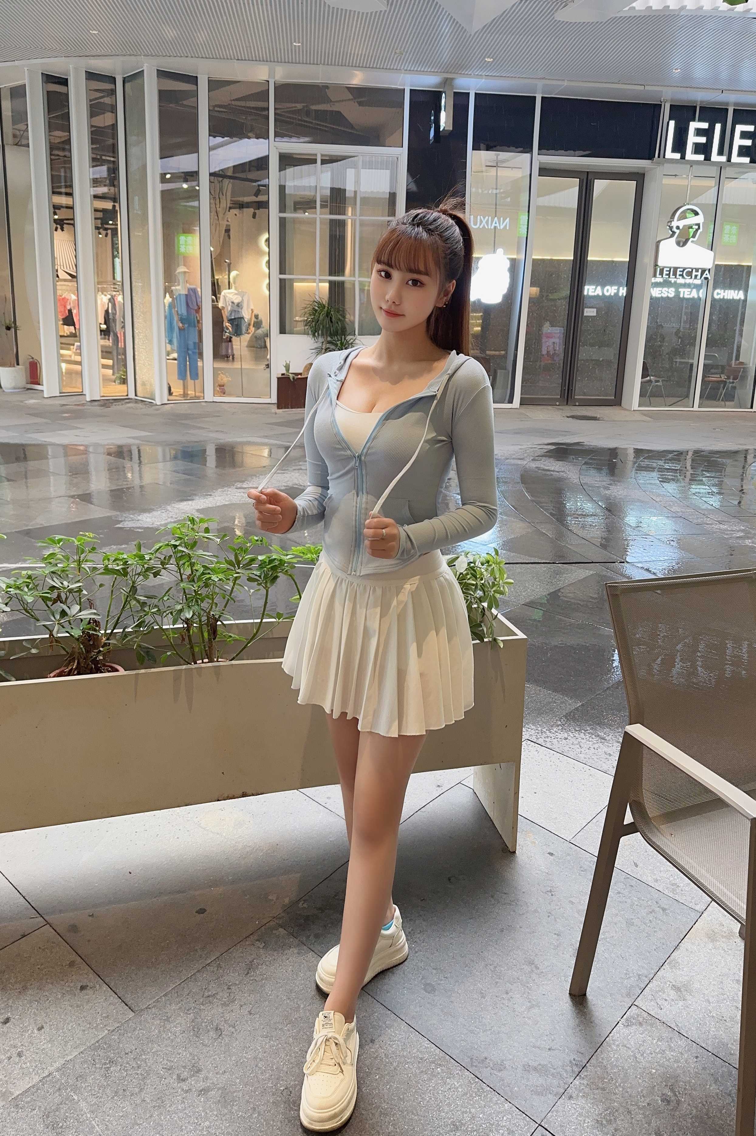 清纯甜美喜欢运动的小姐姐