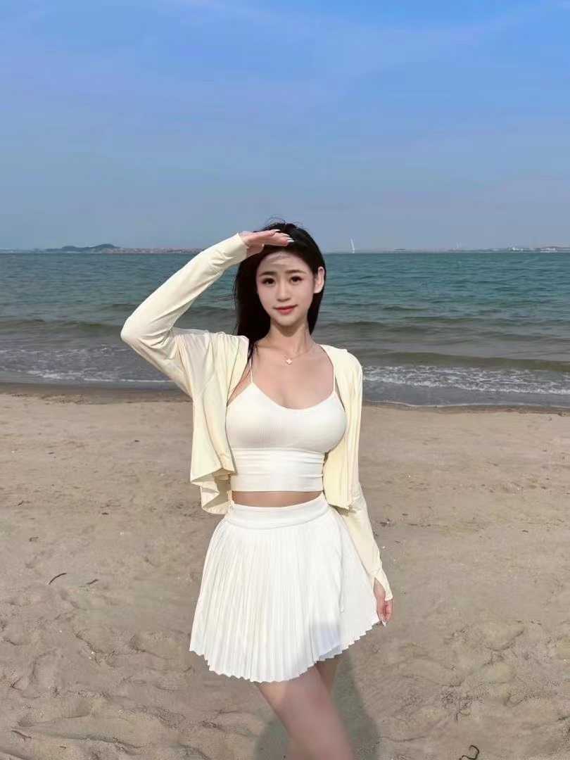 身材好性感，胸又大又挺