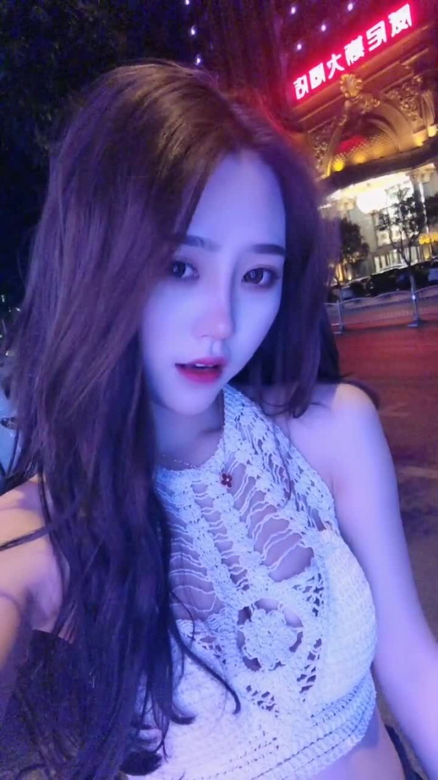 年轻漂亮兼职小姐姐