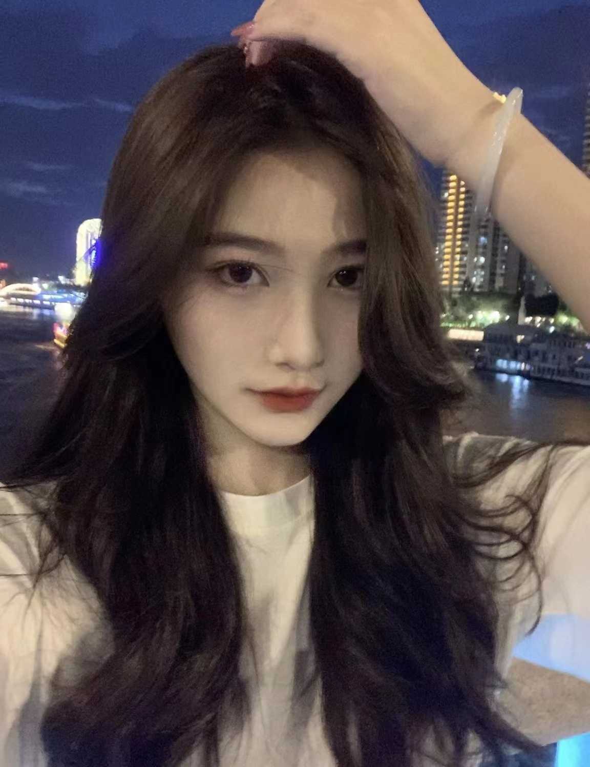 颜值高，身材好，声音甜