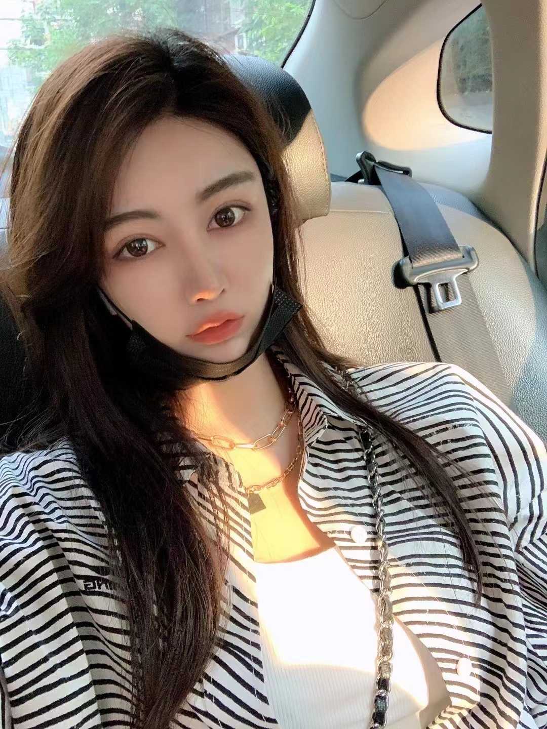 魔鬼身材的大美女，模特出身