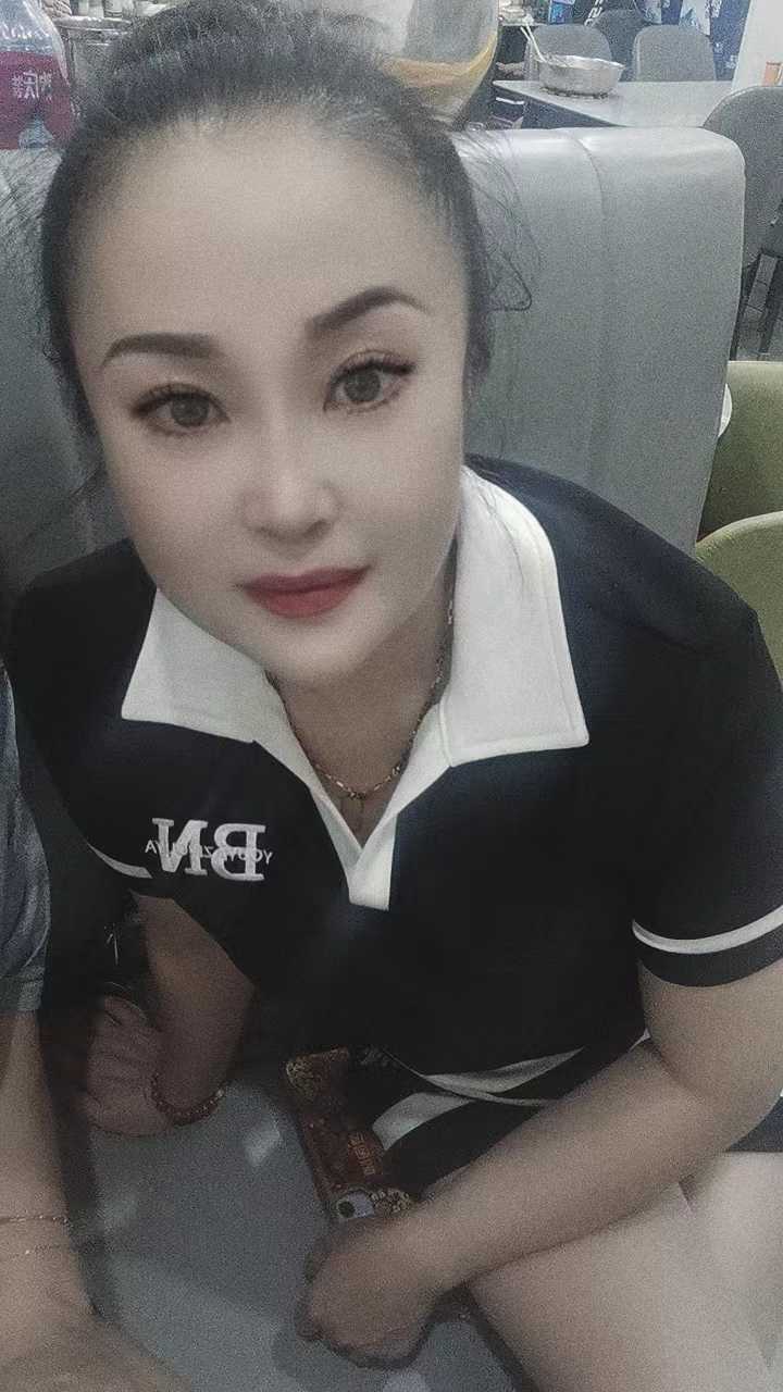 肤白小姐姐 ，可约会交友