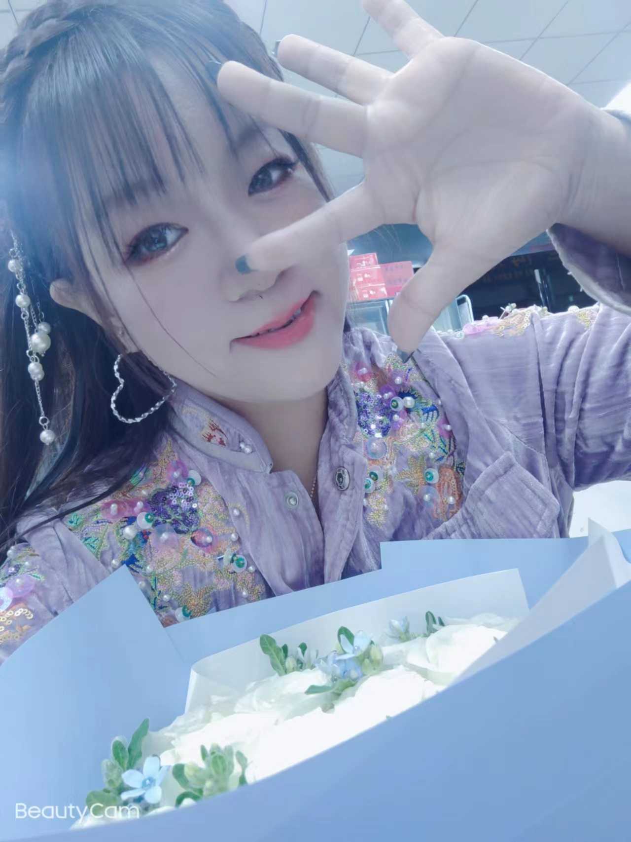 性感妩媚房车接送的妹妹