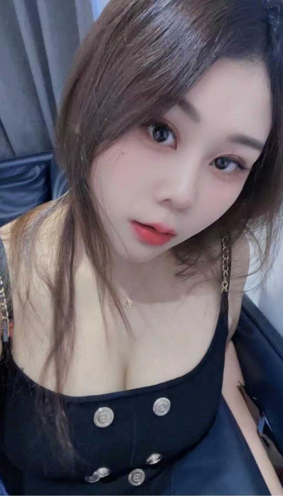 后入，冲着翘臀疯狂输出