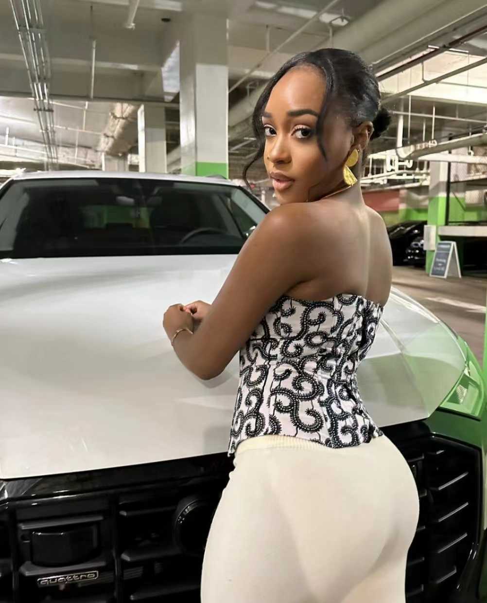 来自乌干达国家的小姐姐